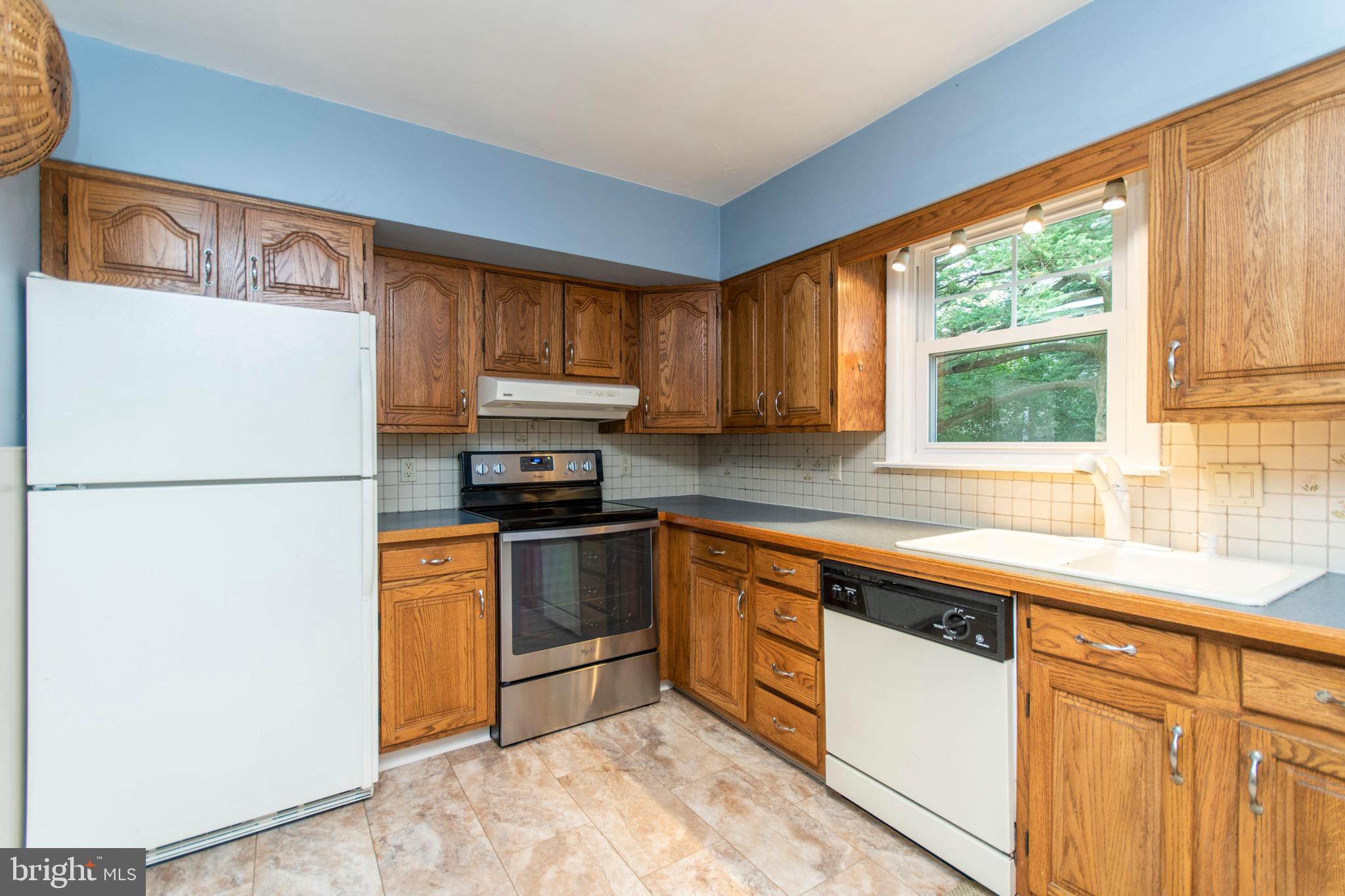 27 Llandillo Road Havertown, PA 19083 - Photo 8 of 21 Kitchen