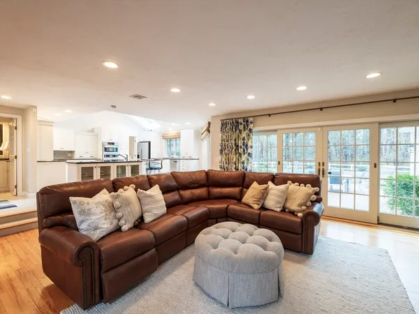 $2,300,000 | 131 South Station Street, Duxbury, MA 02332