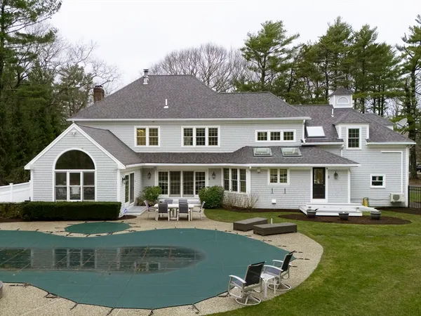 $2,300,000 | 131 South Station Street, Duxbury, MA 02332