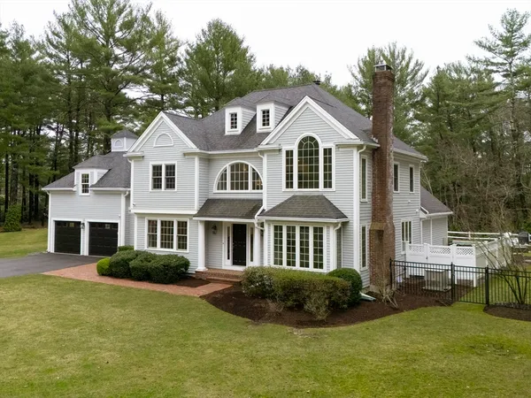 $2,300,000 | 131 South Station Street, Duxbury, MA 02332