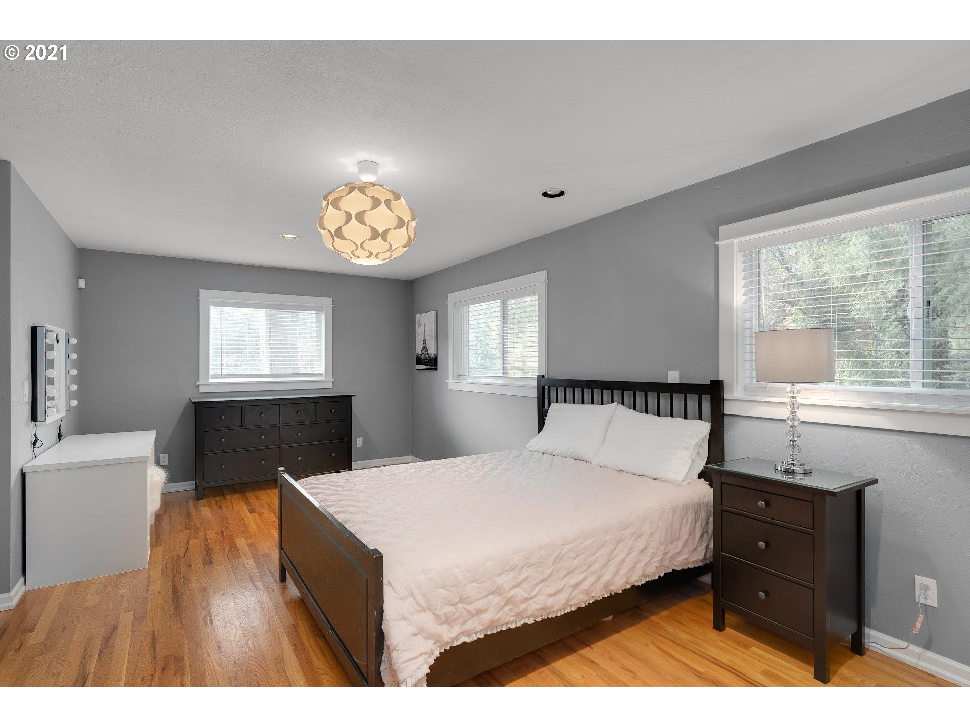 6950 Southeast Deardorff Road Portland, OR 97236 - Photo 11 of 31