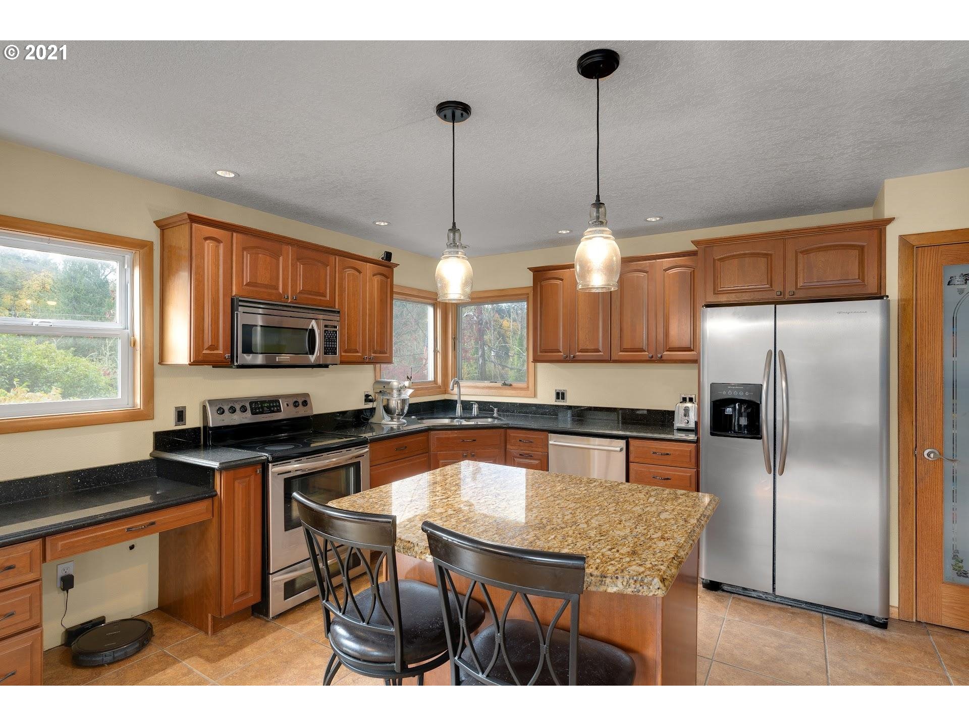 6950 Southeast Deardorff Road Portland, OR 97236 - Photo 6 of 31