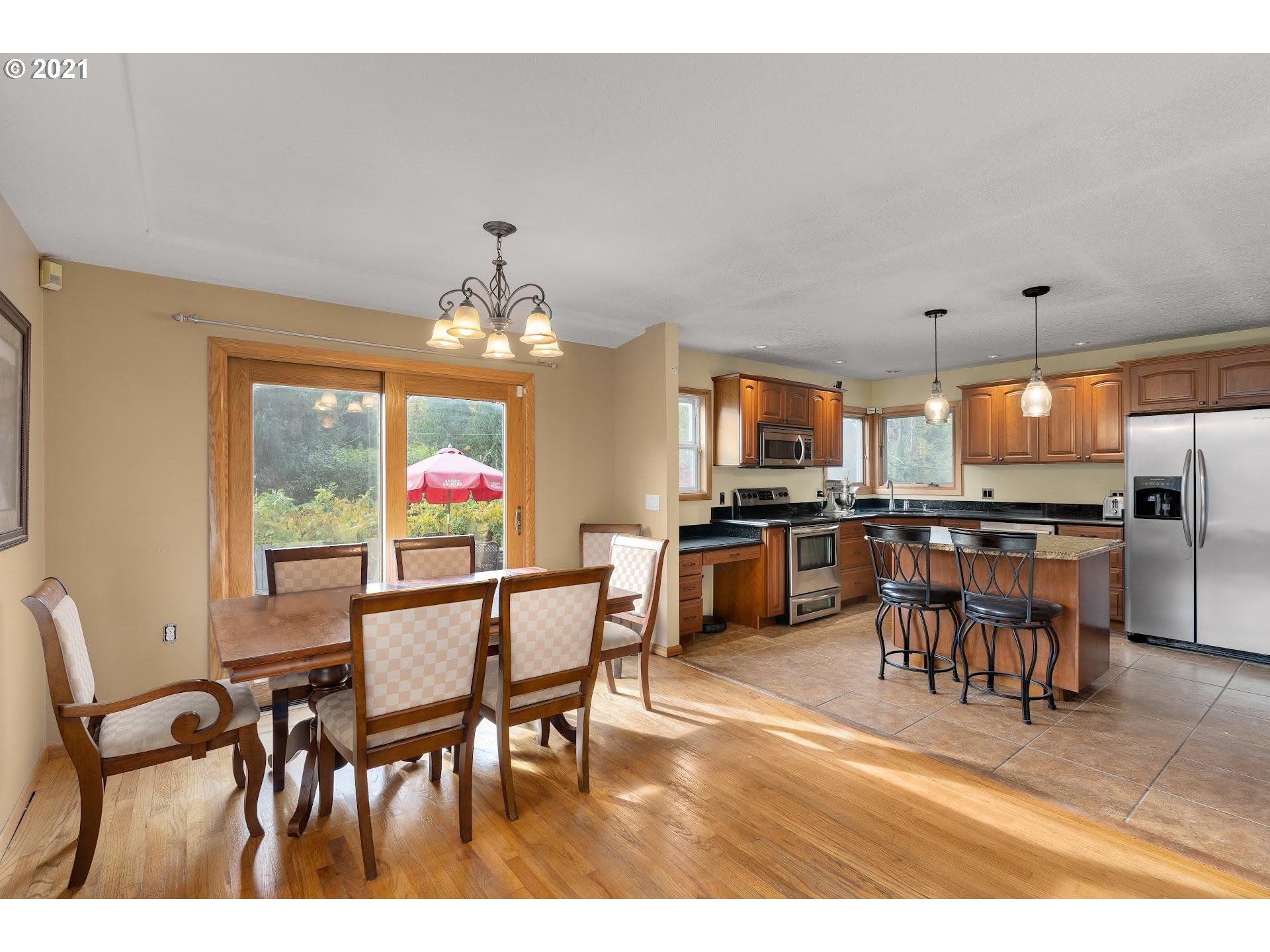 6950 Southeast Deardorff Road Portland, OR 97236 - Photo 7 of 31