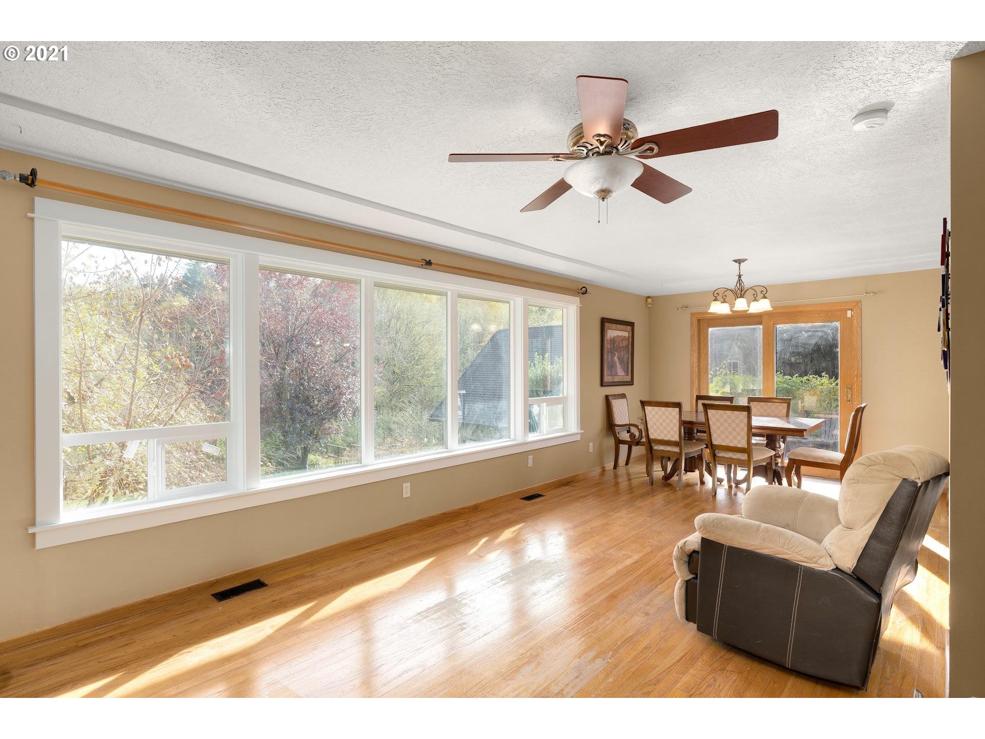 6950 Southeast Deardorff Road Portland, OR 97236 - Photo 8 of 31