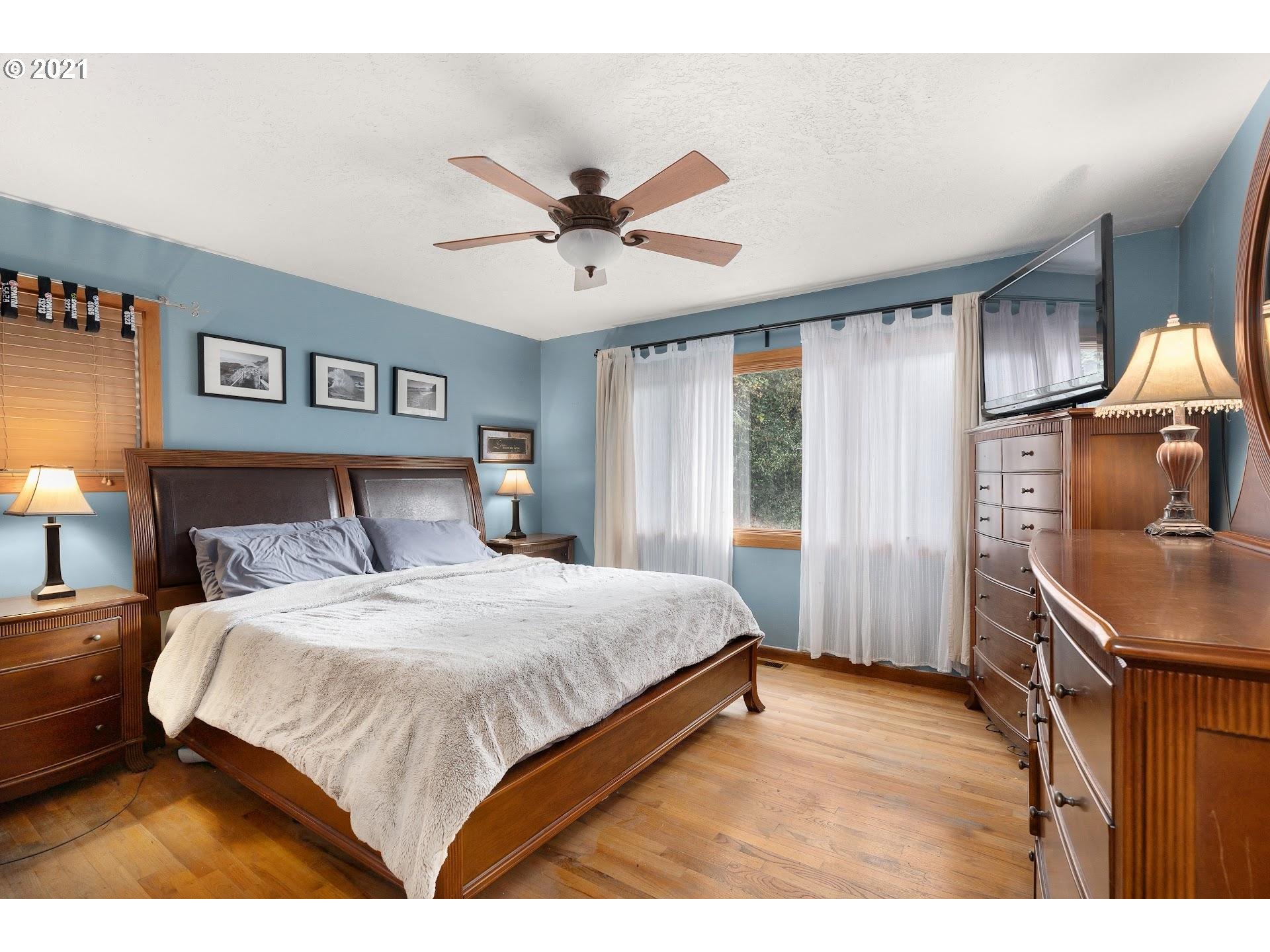 6950 Southeast Deardorff Road Portland, OR 97236 - Photo 10 of 31