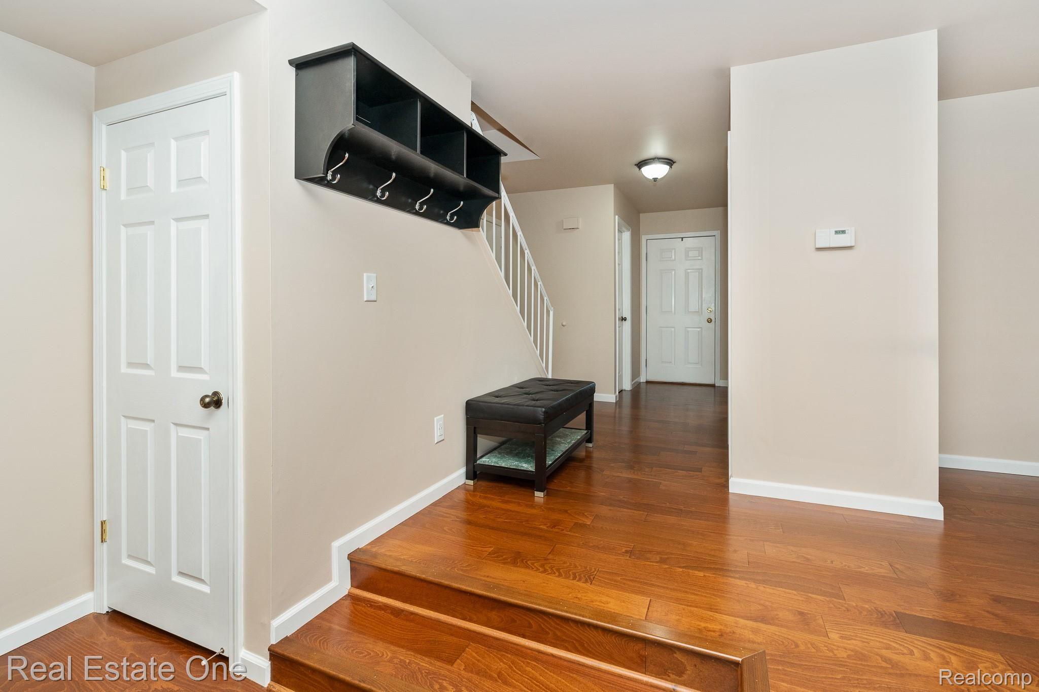 1370 Crescent Lane, Unit 302 Rochester, MI 48306 - Photo 11 of 41 Crescent MLS-W013.jpg