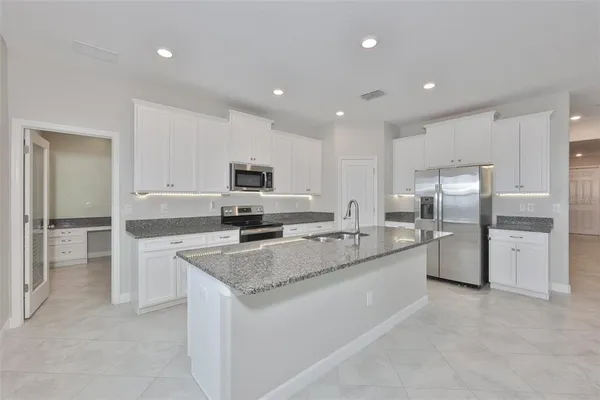 $699,995 | 11454 Freshwater Ridge Drive, Riverview, FL 33569