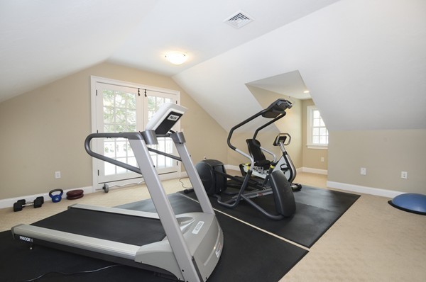 84 Chesterton Road Wellesley, MA 02481 - Photo 7 of 8