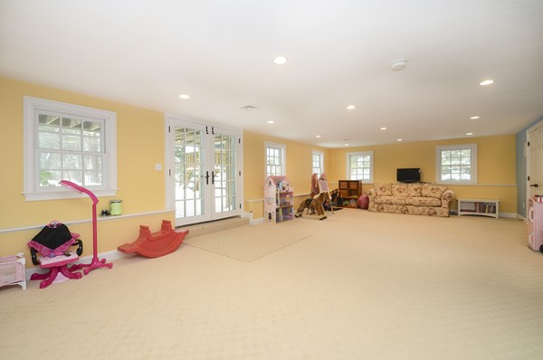 84 Chesterton Road Wellesley, MA 02481 - Photo 8 of 8