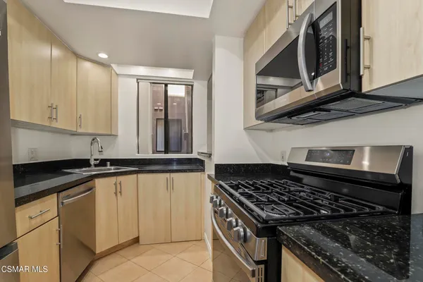 $434,400 | 7826 Topanga Canyon Boulevard, Unit 103, Canoga Park, CA 91304