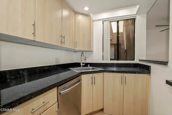 $434,400 | 7826 Topanga Canyon Boulevard, Unit 103, Canoga Park, CA 91304