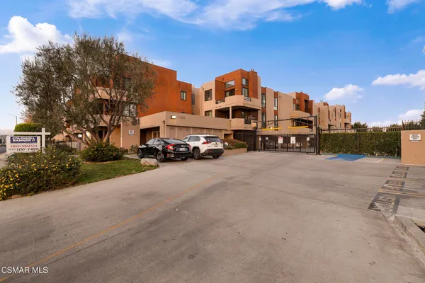$434,400 | 7826 Topanga Canyon Boulevard, Unit 103, Canoga Park, CA 91304