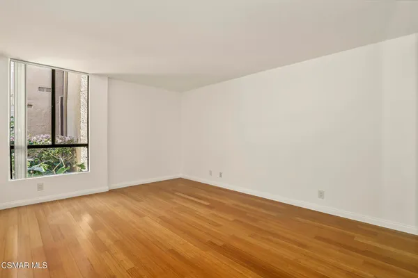 $434,400 | 7826 Topanga Canyon Boulevard, Unit 103, Canoga Park, CA 91304