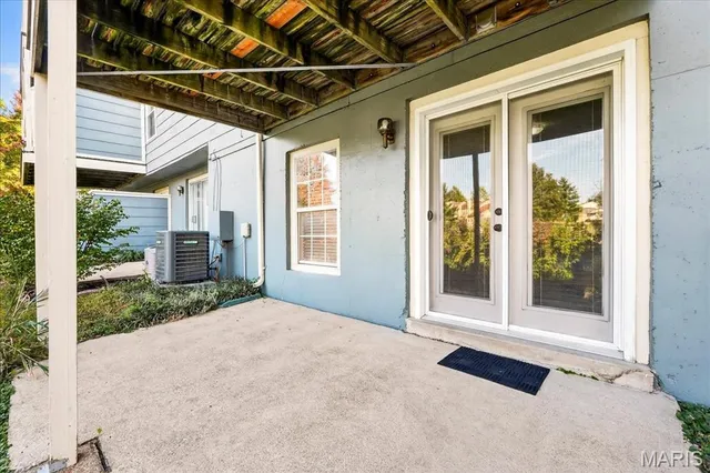 $240,000 | 3142 Autumn Trace Drive, Maryland Heights, MO 63043