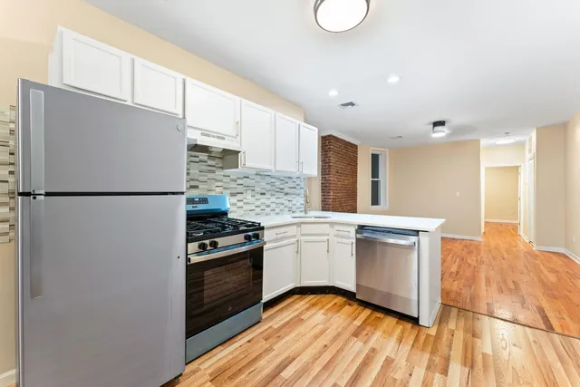 $2,400 | 378 Baldwin Avenue, Unit 1L, Jersey City, NJ 07306