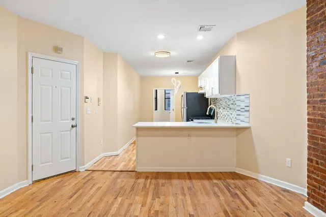 $2,400 | 378 Baldwin Avenue, Unit 1L, Jersey City, NJ 07306