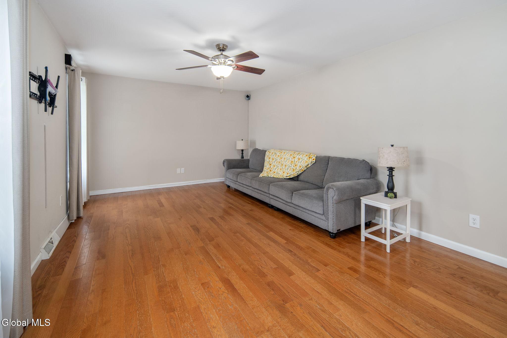 44 Shepard Avenue Schenectady, NY 12304 - Photo 12 of 50 12