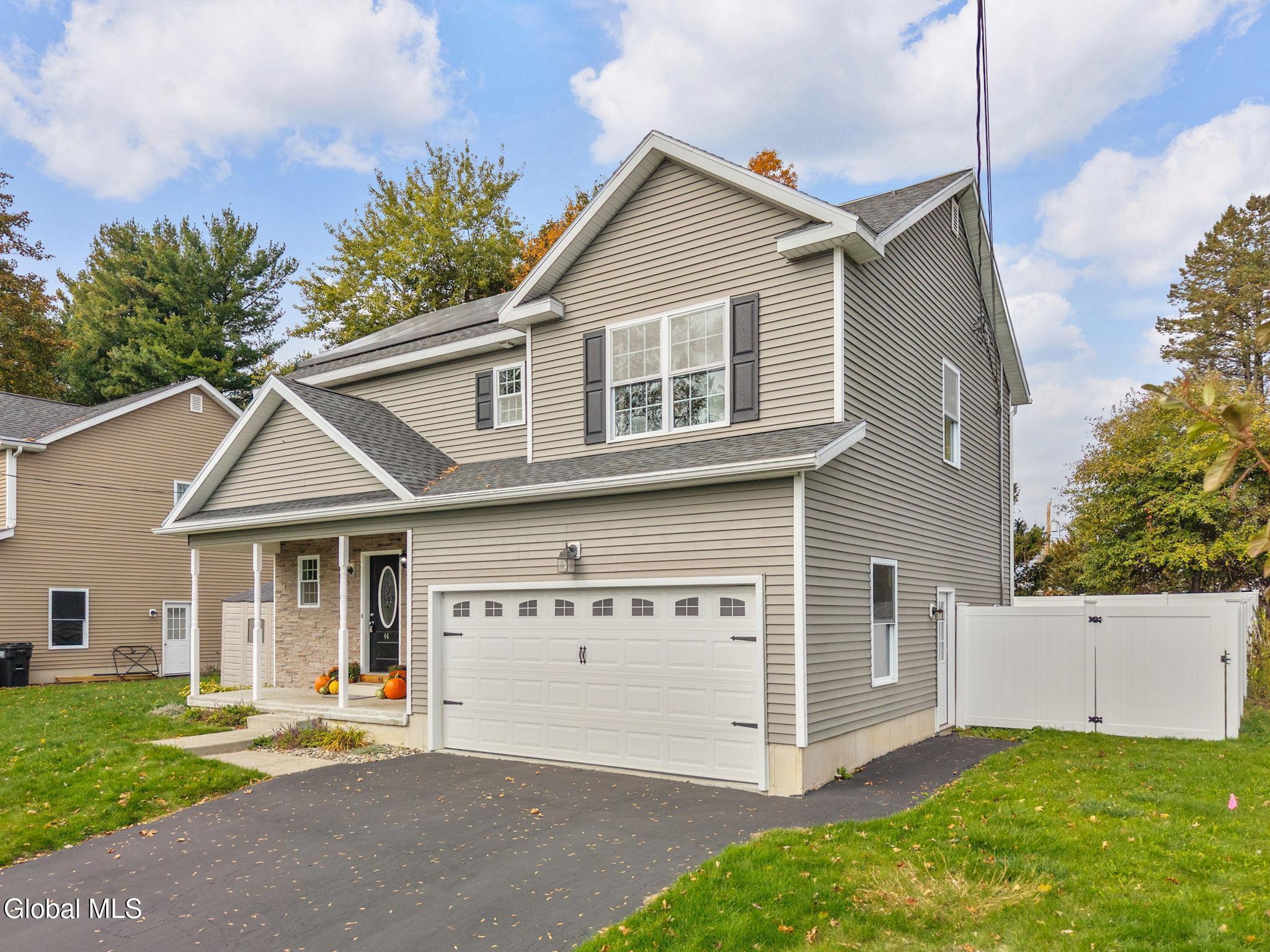 44 Shepard Avenue Schenectady, NY 12304 - Photo 3 of 50 3
