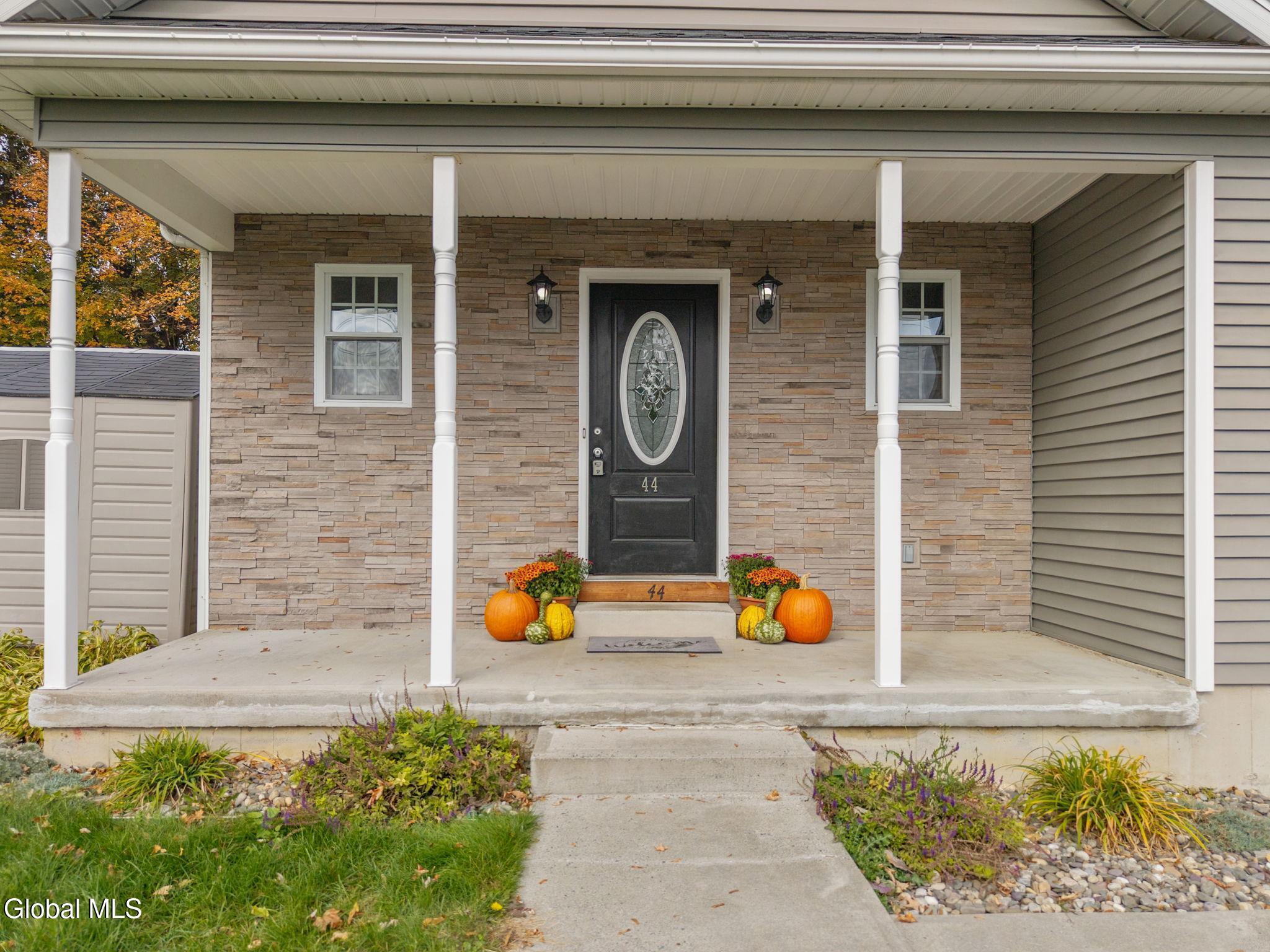 44 Shepard Avenue Schenectady, NY 12304 - Photo 4 of 50 4