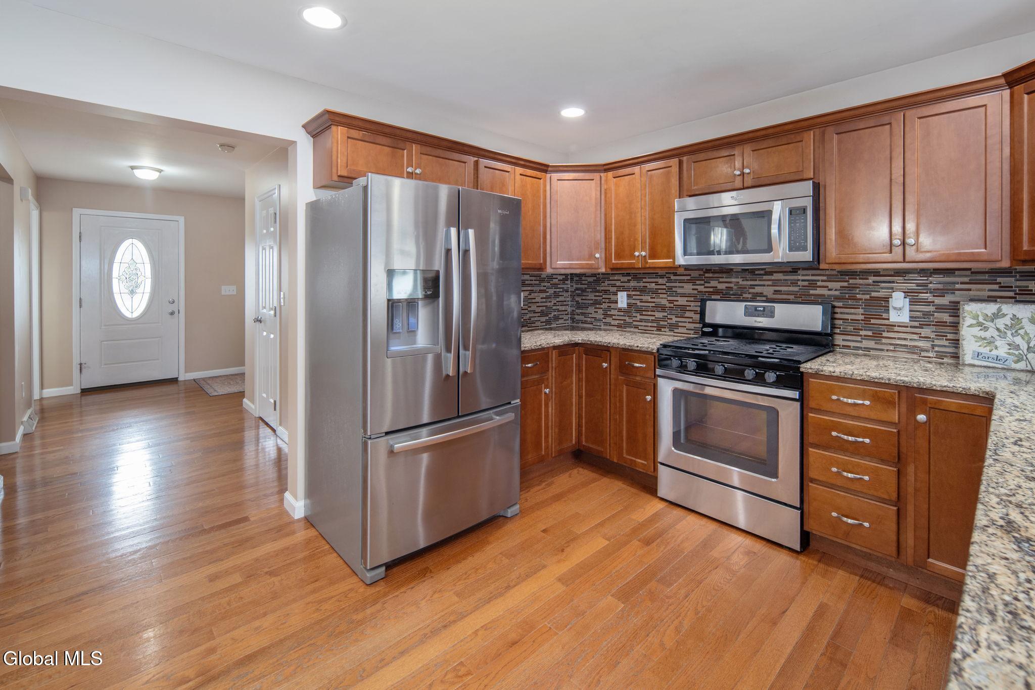 44 Shepard Avenue Schenectady, NY 12304 - Photo 8 of 50 8
