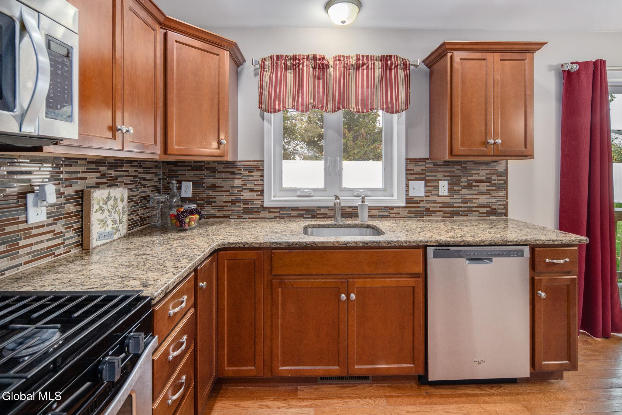 44 Shepard Avenue Schenectady, NY 12304 - Photo 9 of 50 9