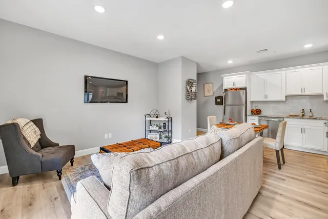 $1,950 | 303 Bridgeport Avenue, Unit 205, Shelton, CT 06484