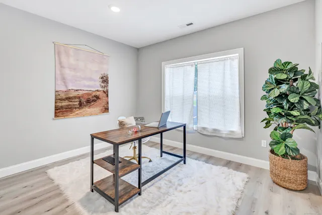 $1,950 | 303 Bridgeport Avenue, Unit 205, Shelton, CT 06484