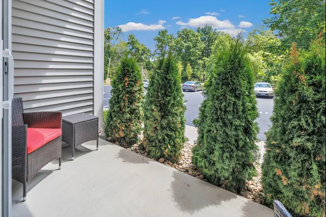 $1,950 | 303 Bridgeport Avenue, Unit 205, Shelton, CT 06484