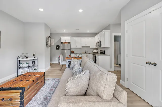 $1,950 | 303 Bridgeport Avenue, Unit 205, Shelton, CT 06484