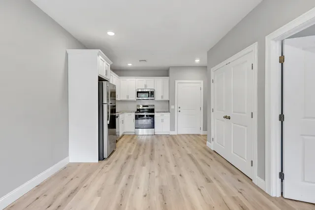 $1,950 | 303 Bridgeport Avenue, Unit 205, Shelton, CT 06484