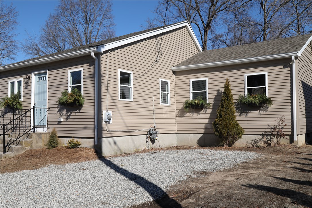 48 Guild Avenue Warwick, RI 02889 - Photo 3 of 36 Gallery Image 3