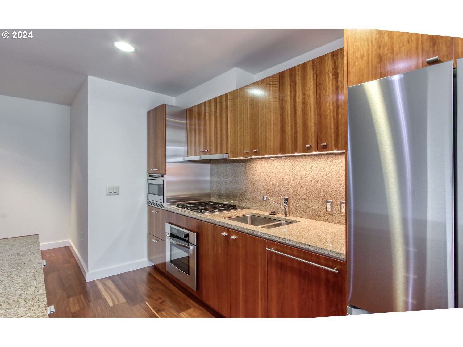 841 Southwest Gaines Street, Unit 512 Portland, OR 97239 - Photo 11 of 35 Gallery Image 11