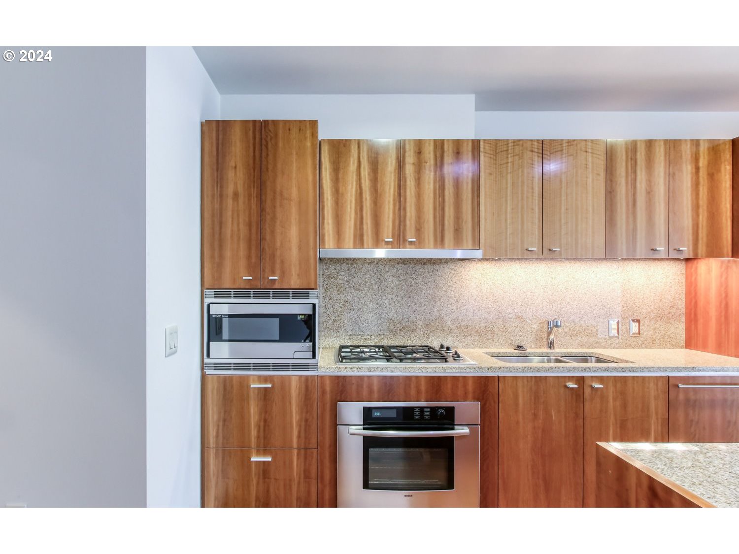 841 Southwest Gaines Street, Unit 512 Portland, OR 97239 - Photo 12 of 35 Gallery Image 12