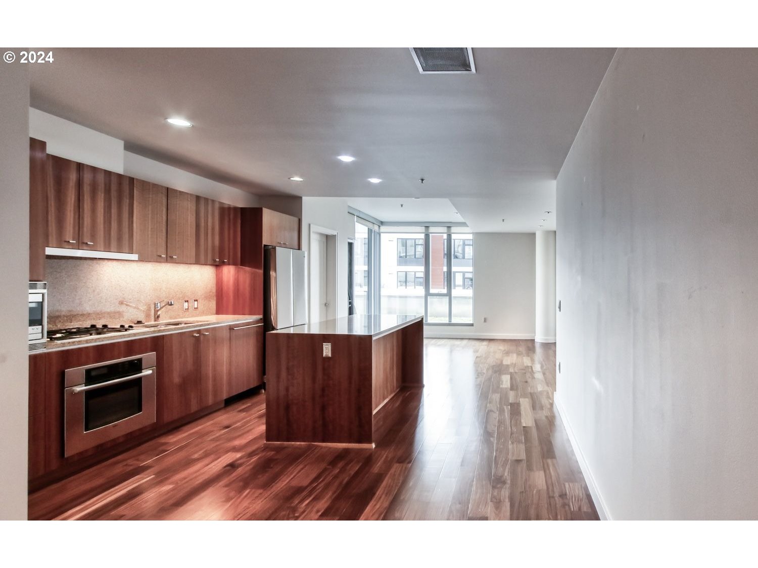841 Southwest Gaines Street, Unit 512 Portland, OR 97239 - Photo 14 of 35 Gallery Image 14