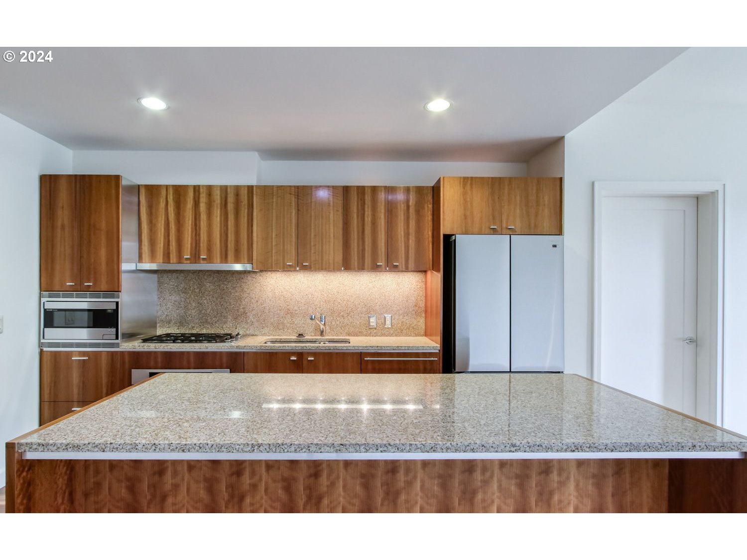 841 Southwest Gaines Street, Unit 512 Portland, OR 97239 - Photo 10 of 35 Gallery Image 10