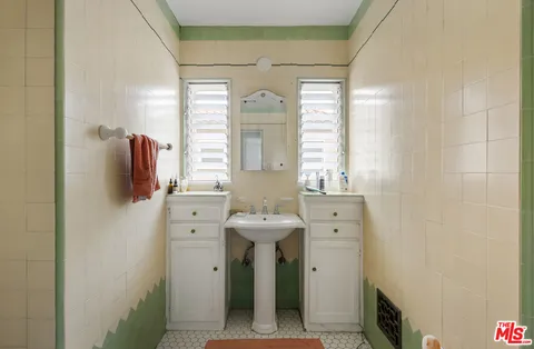 $1,995,000 | 844 South Curson Avenue, Los Angeles, CA 90036
