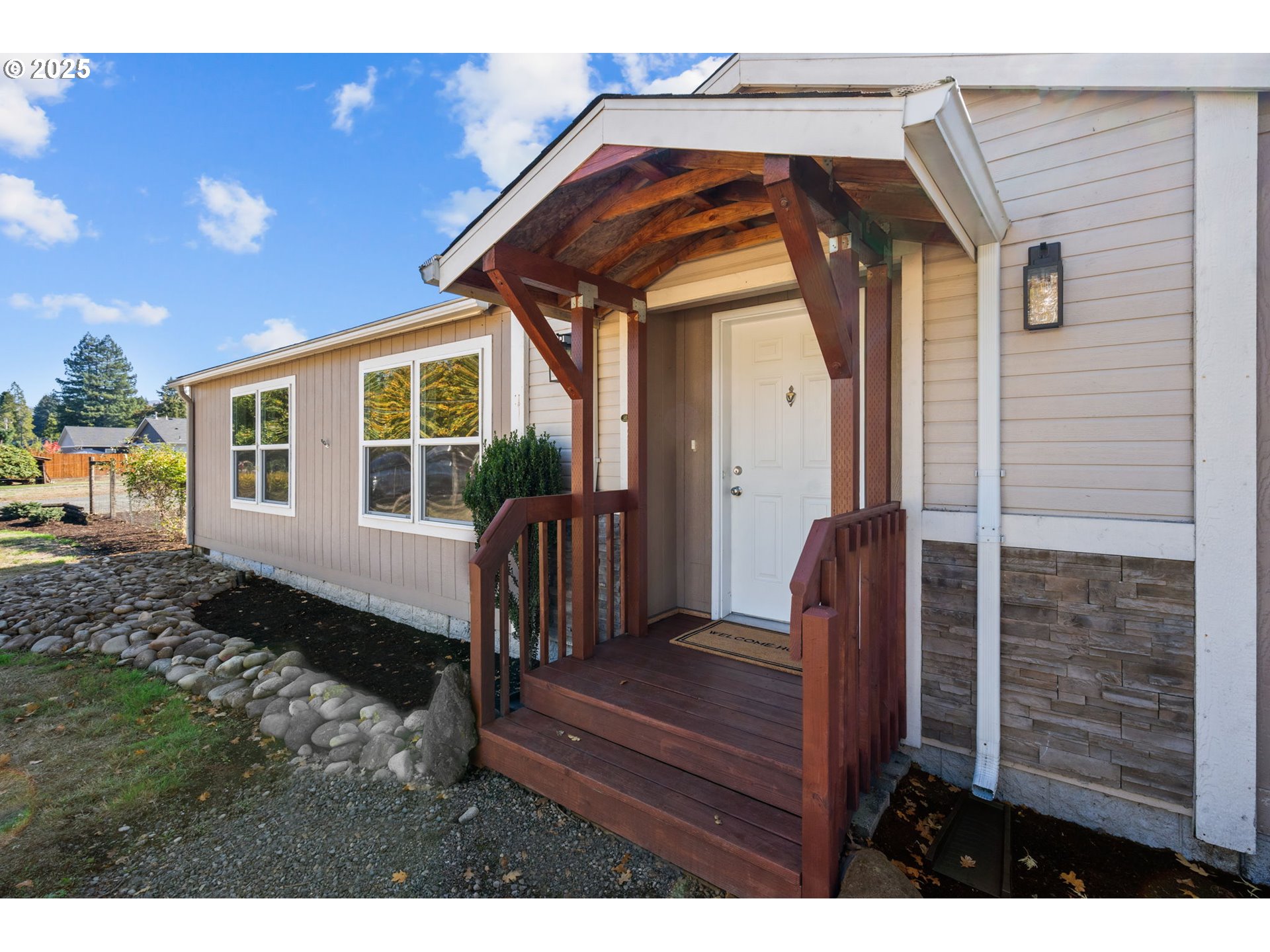 344 Southwest Ivy Street Mill City, OR 97360 - Photo 2 of 38 a view of deck with patio
