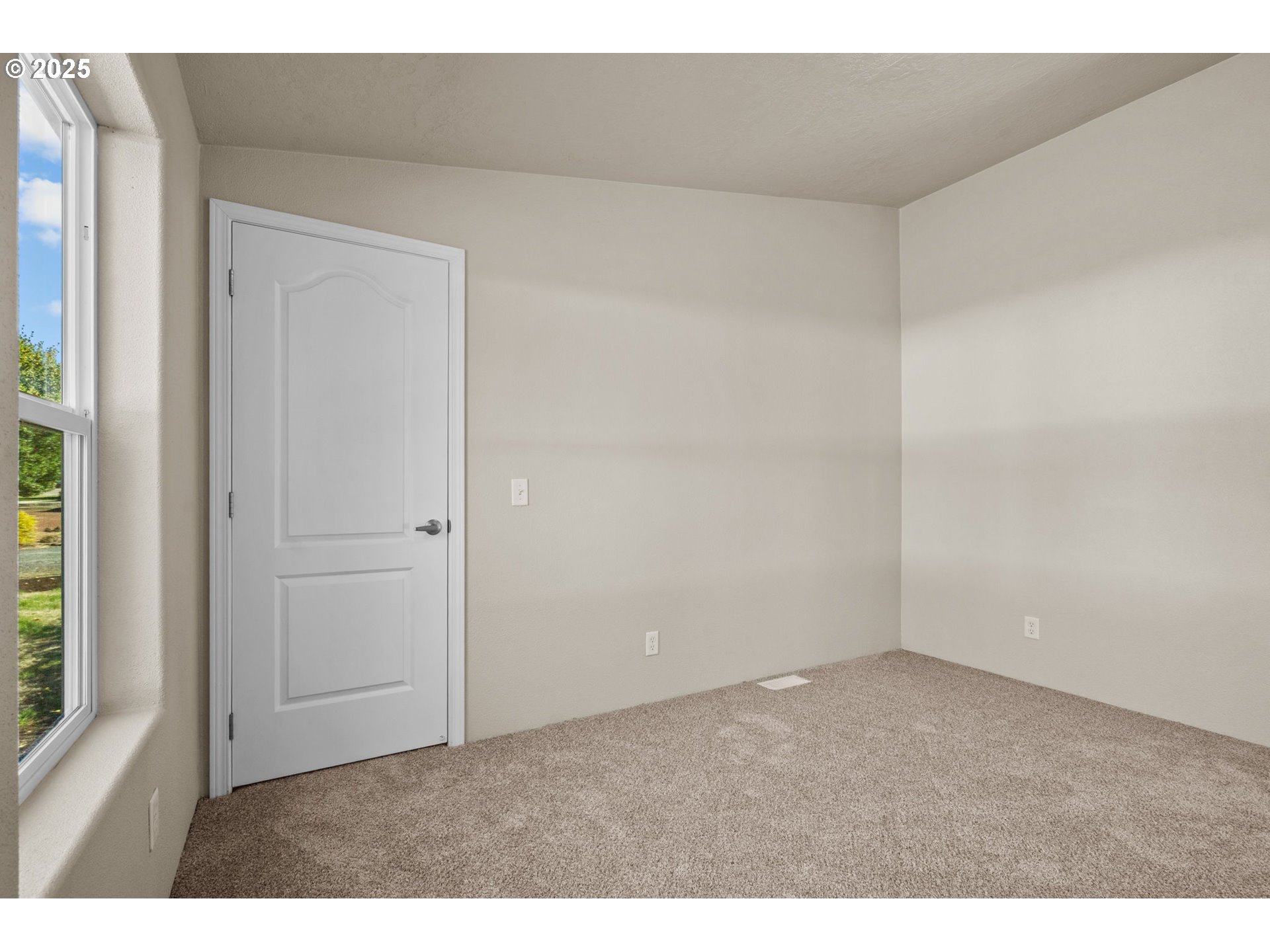 344 Southwest Ivy Street Mill City, OR 97360 - Photo 26 of 38 a view of an empty room