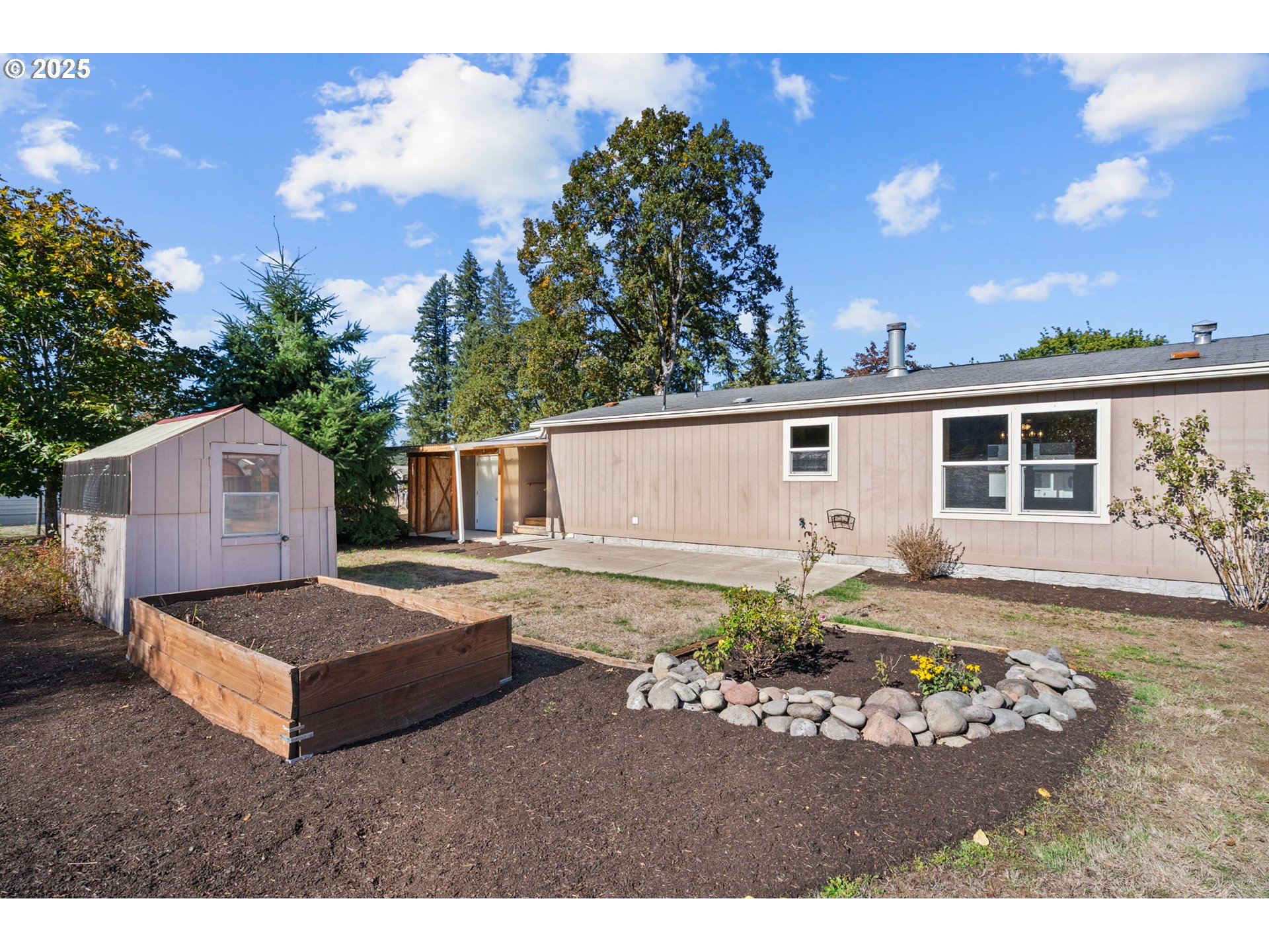 344 Southwest Ivy Street Mill City, OR 97360 - Photo 35 of 38 a view of backyard of the house