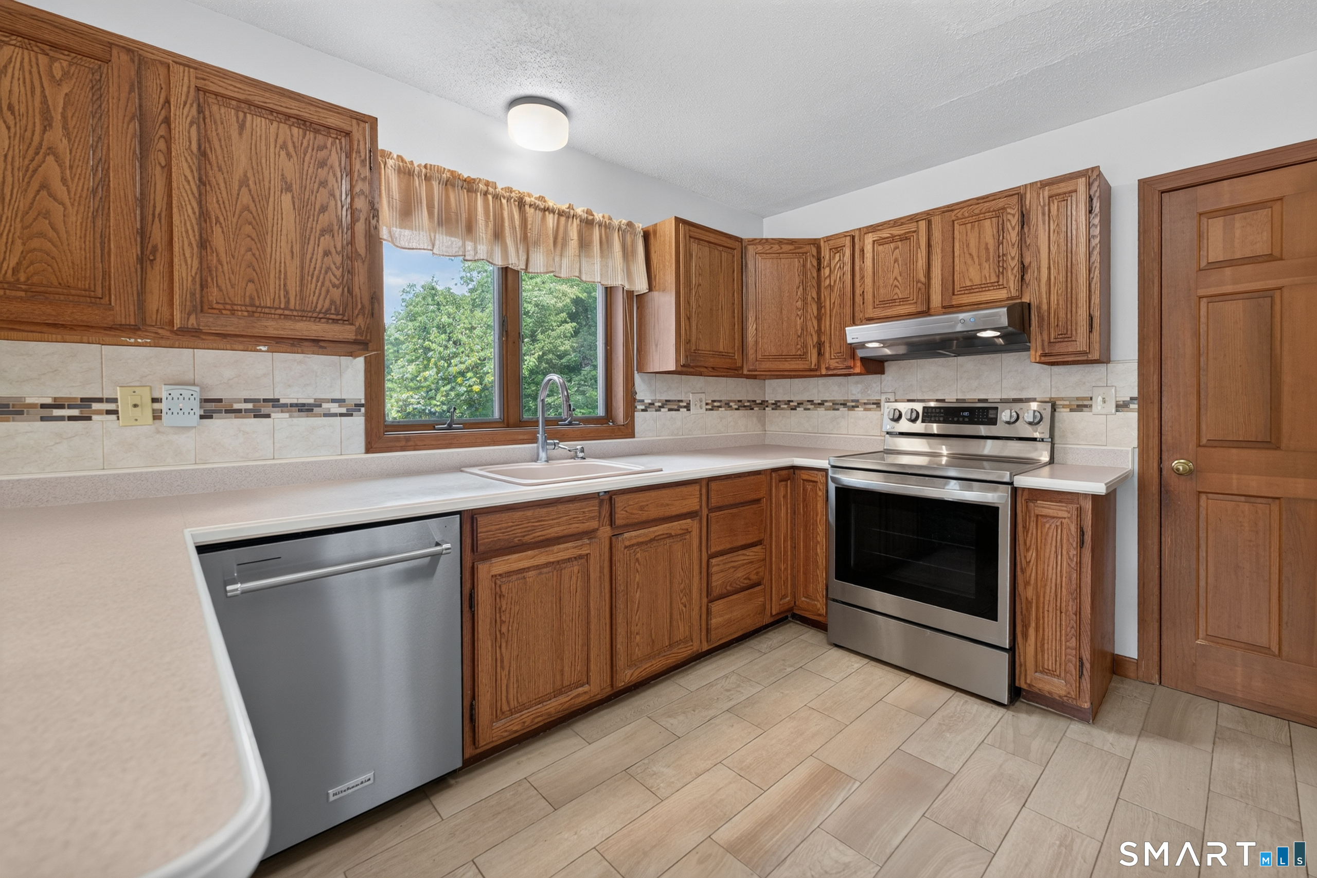 7 Massapeag Point Road Montville, CT 06382 - Photo 11 of 39
