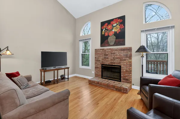 $425,000 | 1015 North Auburn Woods Drive, Palatine, IL 60067