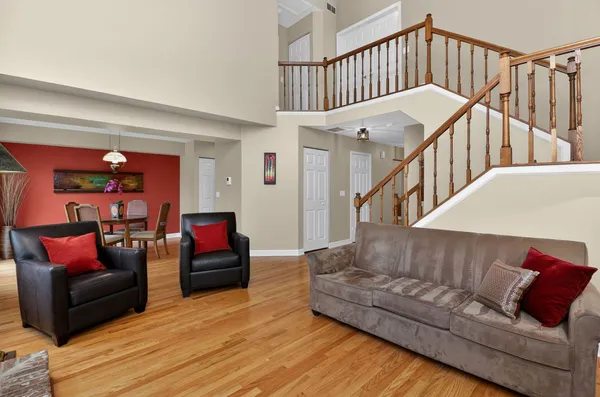 $425,000 | 1015 North Auburn Woods Drive, Palatine, IL 60067