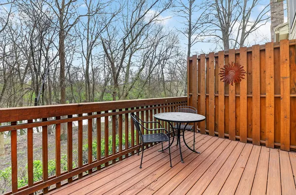 $425,000 | 1015 North Auburn Woods Drive, Palatine, IL 60067