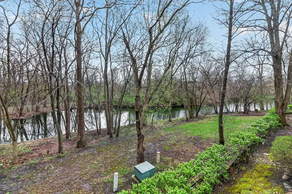 $425,000 | 1015 North Auburn Woods Drive, Palatine, IL 60067