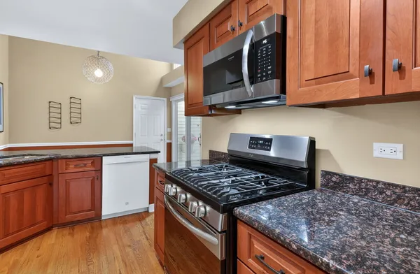$425,000 | 1015 North Auburn Woods Drive, Palatine, IL 60067