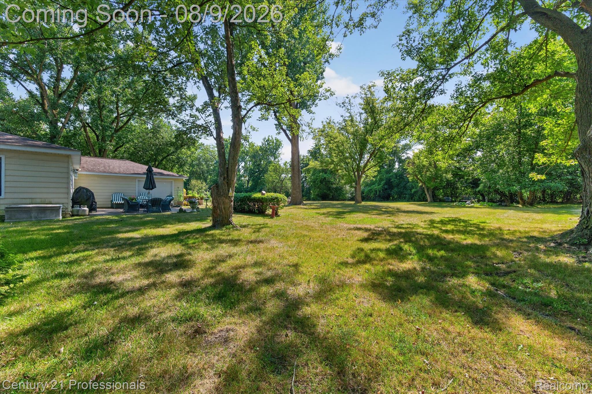 3425 McClure Road Troy, MI 48084 - Photo 31 of 34 Expansive grounds featuring mature shade trees