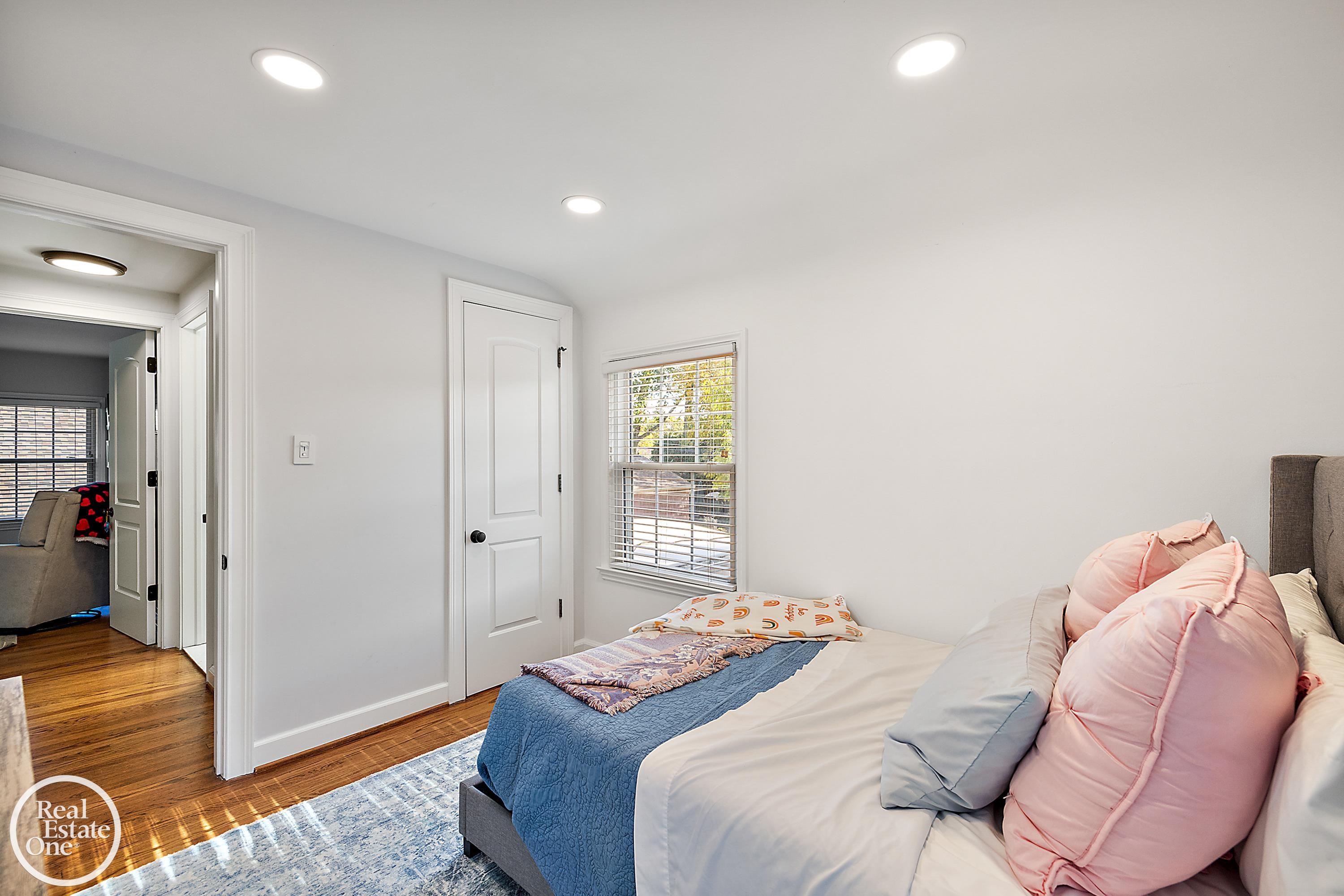 1183 Hawthorne Road Grosse Pointe, MI 48236 - Photo 35 of 48 50158747-bf65cde0-ac51-4142-9a93-54a6bf79eac9.JPG