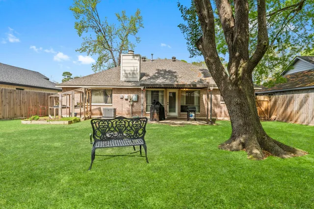 a view of a yard in front of house