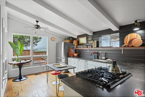 $1,450,000 | 29500 Heathercliff Road, Unit 69, Malibu, CA 90265