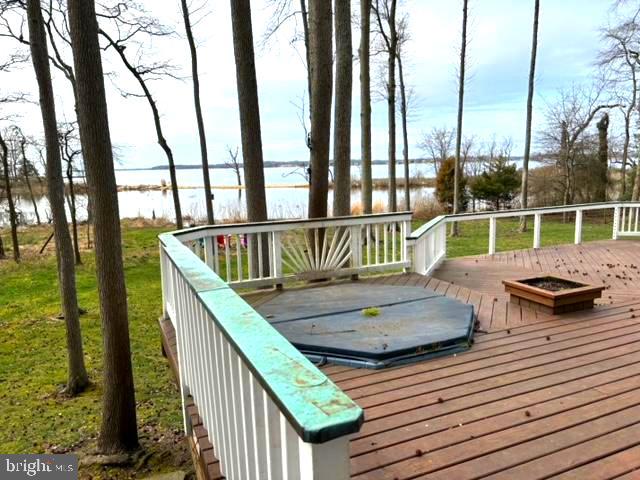 1304 Beachview Road Annapolis, MD 21403 - Photo 2 of 4 View of Pond and the South River